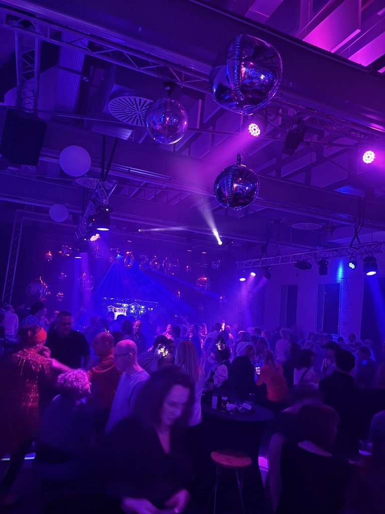 Mitjefoehl party komprimiert